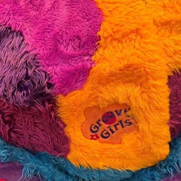 Groovy Girls 4-Piece Plush Room Rug and Pillow Set - Picture 7 of 12